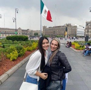 Meet your Posher, Andrea juliana